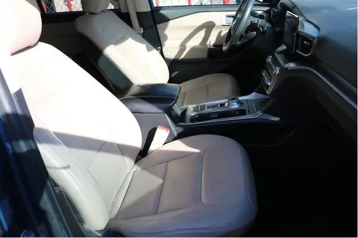$18977 : Ford Explorer 2020 XLT 4dr S image 6