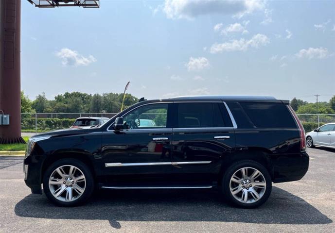 $25995 : 2017 Escalade Luxury image 9