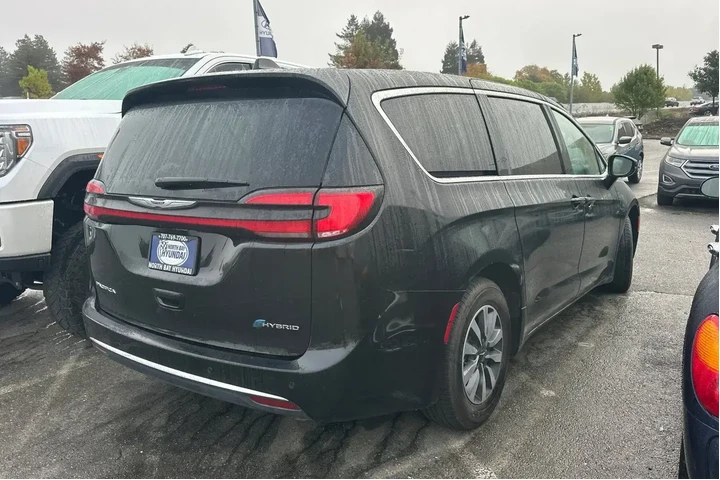 $32990 : Chrysler Pacifica Plug-In Hy image 3