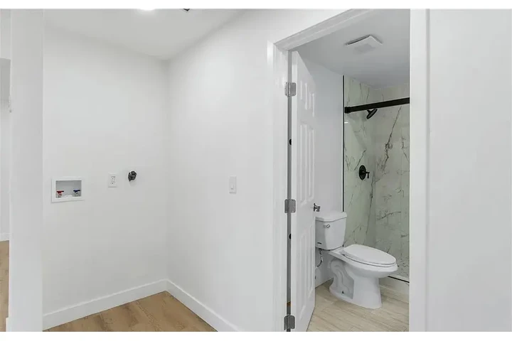 $1250 : Cute home rent. Feliz Navidad image 3