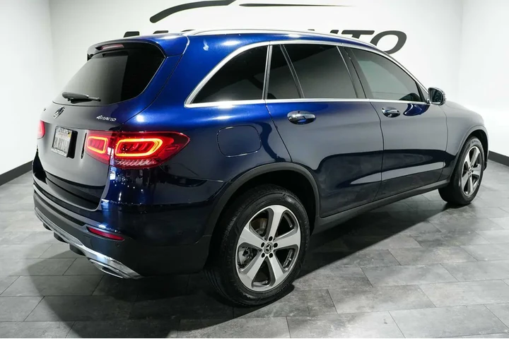 $22889 : 2020 GLC 300 image 5