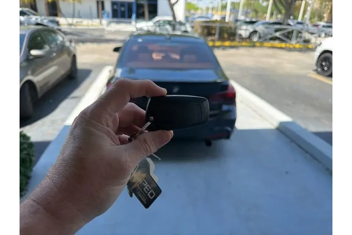 $3500 : BMW 3 Series 2014 320i 4dr S image 5