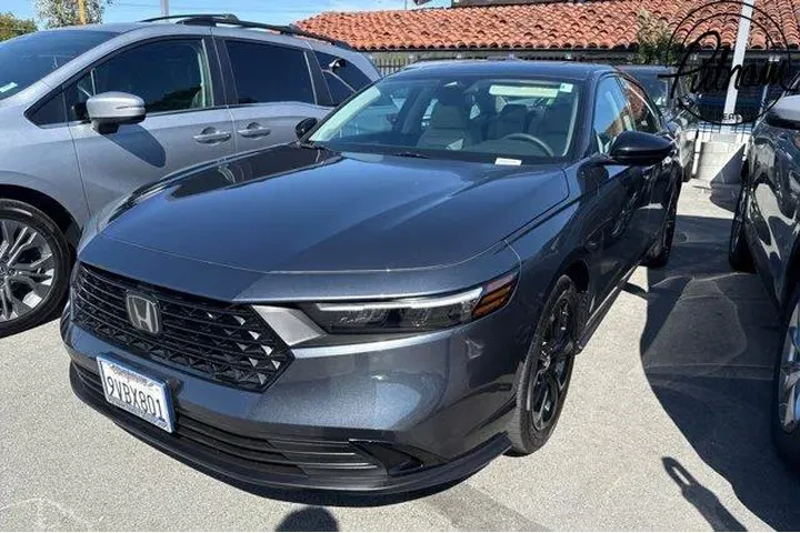 $29995 : Honda Accord 2025 SE 4dr Sed image 1