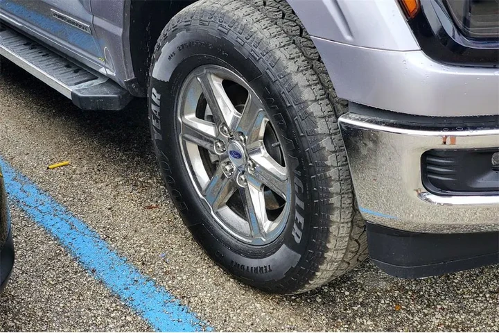 $39988 : Ford F-150 2024 4x4 XLT 4dr image 4