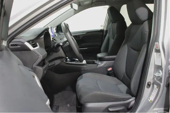 $30998 : Toyota RAV4 2024 AWD LE 4dr image 3