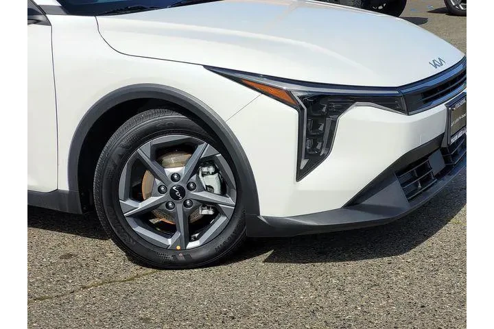 $20696 : Kia K4 2025 LXS 4dr Sedan image 6