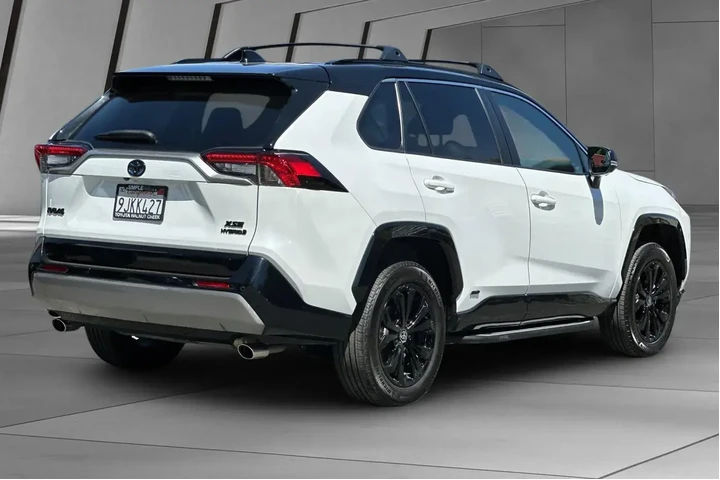 $39900 : Toyota RAV4 Hybrid 2023 AWD image 4