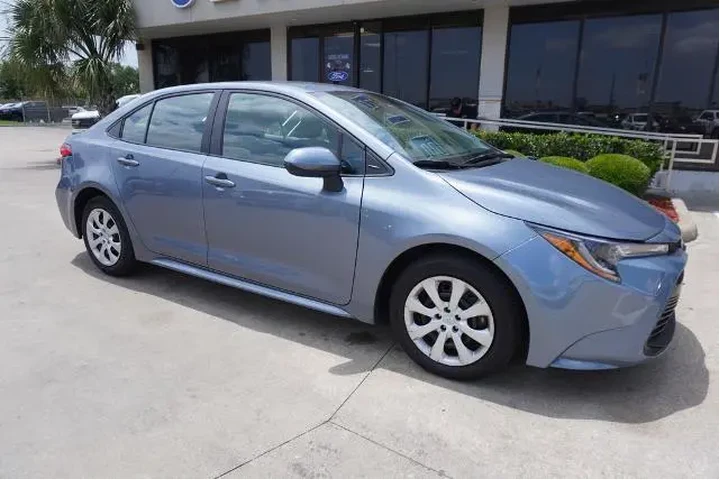 $21988 : Toyota Corolla 2024 LE 4dr S image 1