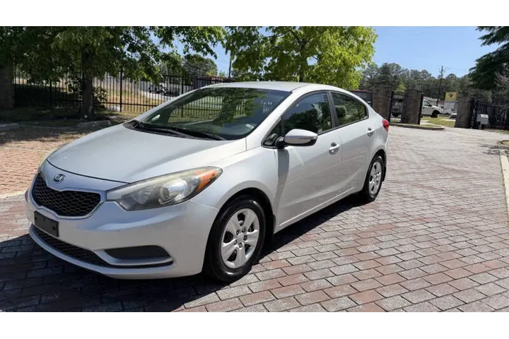 $4500 : 2016 Forte LX image 3