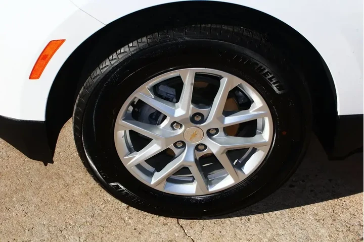 $21063 : Chevrolet Equinox 2024 LT 4d image 4