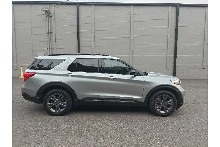 $29499 : Ford Explorer 2023 XLT 4dr S image 2