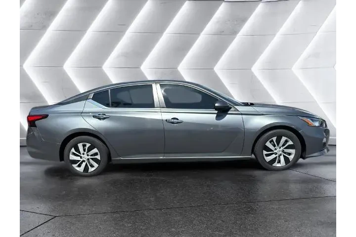 $15647 : Nissan Altima 2020 2.5 S 4dr image 2