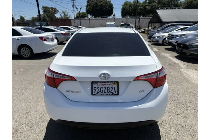 2015 Corolla LE image 9
