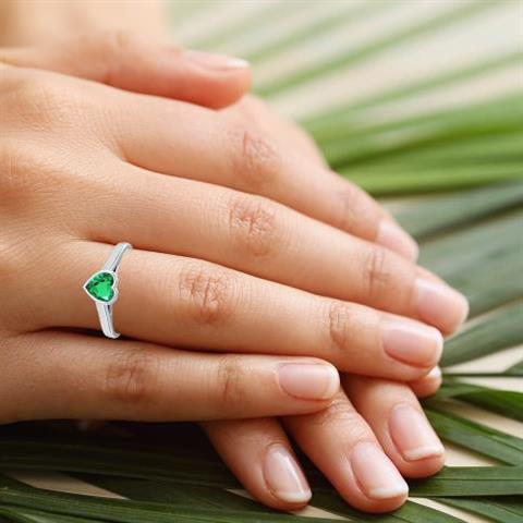 $1098 : Emerald Solitaire Ring 0.50cts image 2