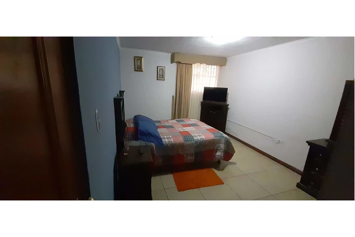 $1800 : Se alquila habitación amueblad image 1