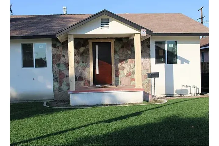 $2099 : BEAUTIFUL BACK HOUSE FOR LEASE image 1