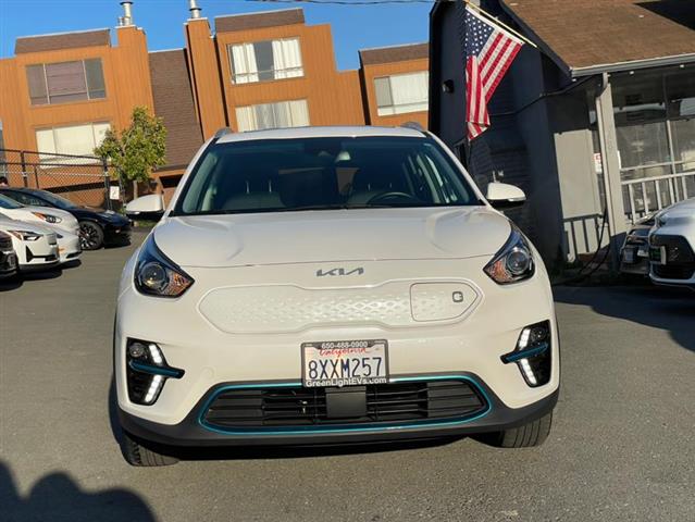 $23900 : Used 2022 Niro EV EX Premium image 3