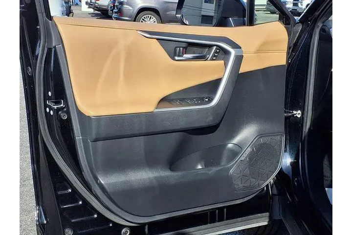 $21791 : Toyota RAV4 2020 Limited 4dr image 9