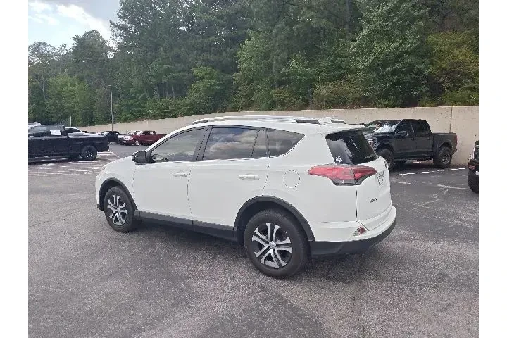 $15690 : Toyota RAV4 2018 LE 4dr SUV image 5