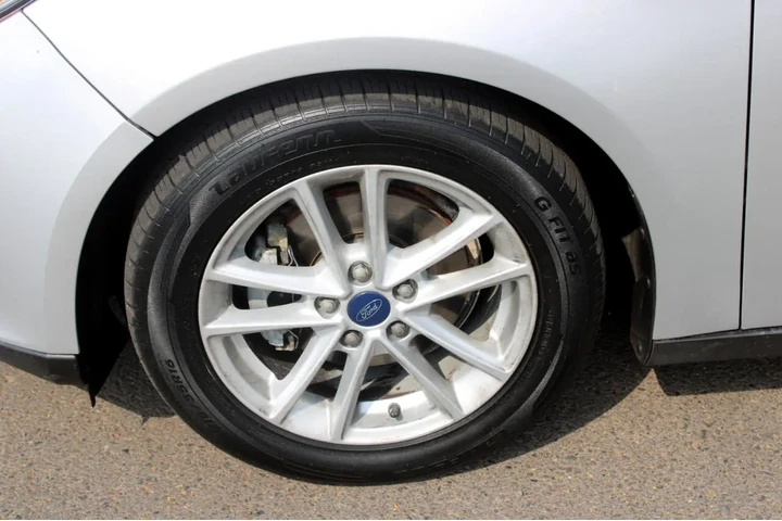 $5995 : 2015 Focus 4dr Sdn SE image 2