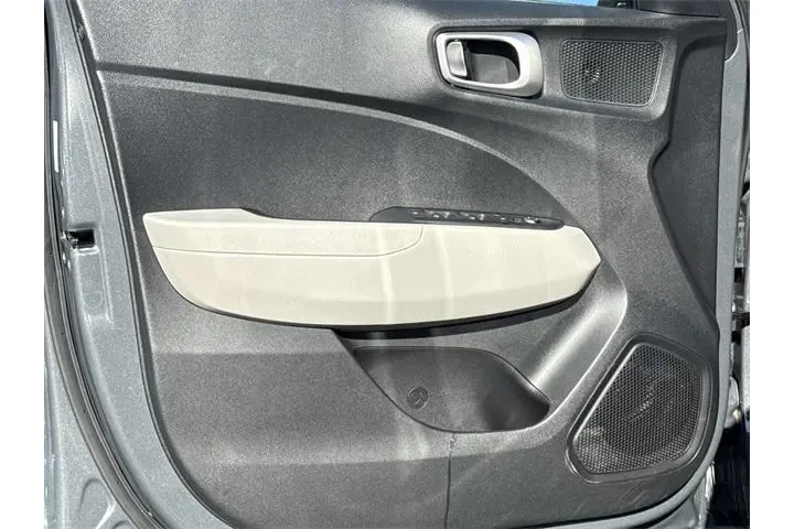 $20015 : Hyundai VENUE 2025 SEL 4dr C image 10