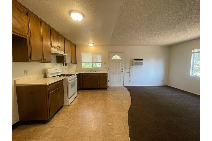 $1025 : Apartment 1 bed image 6
