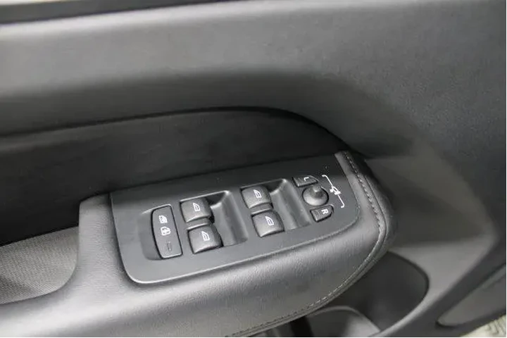 $29959 : Volvo XC60 2023 AWD B5 Plus image 7