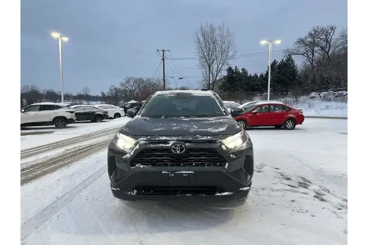 $32335 : Toyota RAV4 2025 AWD XLE 4dr image 2