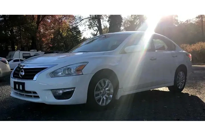 $7900 : 2015 Altima image 2