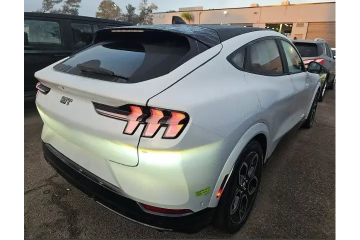 $28800 : Ford Mustang Mach-E 2022 AWD image 2