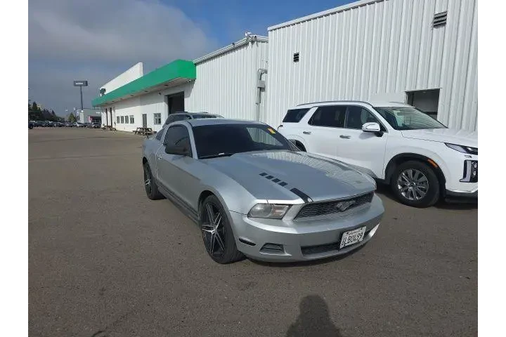 $10900 : Ford Mustang 2010 V6 Premium image 1