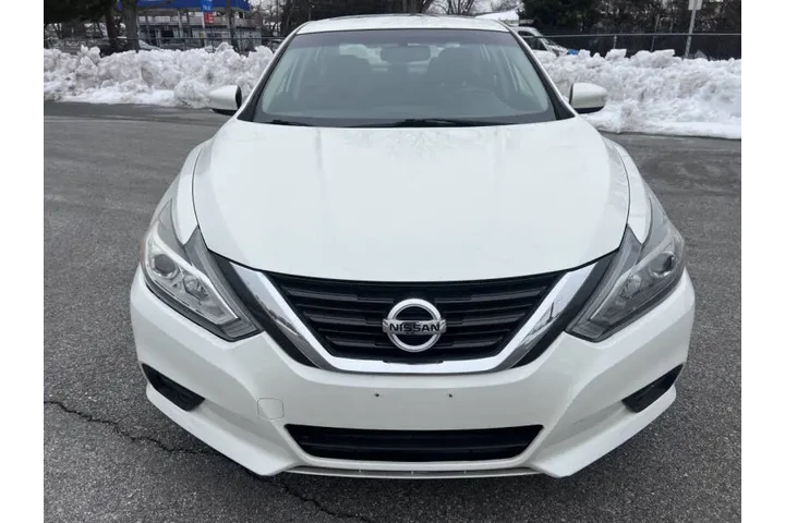 $8500 : 2016 Altima 2.5 SV image 4