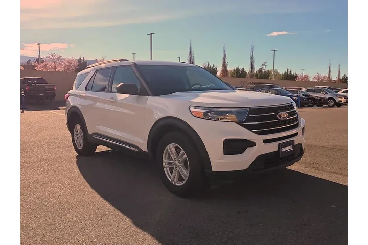$28998 : Ford Explorer 2022 AWD XLT 4 image 1