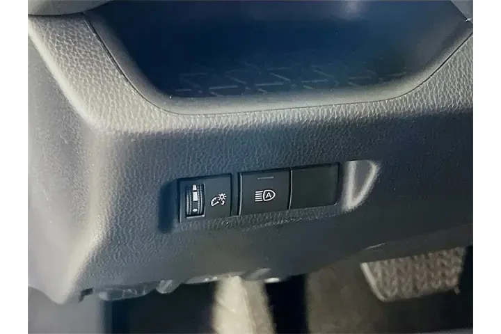 $28400 : Toyota RAV4 2024 AWD XLE 4dr image 10