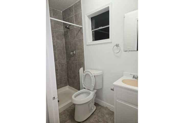 $900 : Estudiio image 3