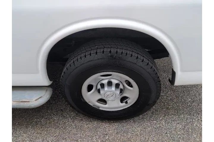 $17795 : Chevrolet Express 2018 2500 image 10