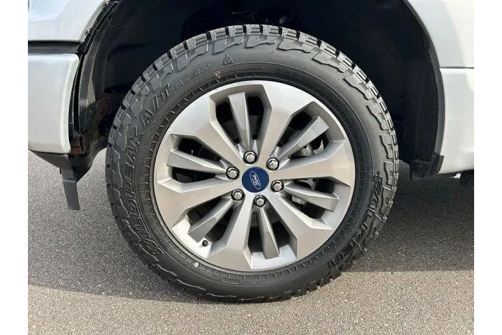 $18965 : Ford F-150 2018 4x4 King Ran image 10