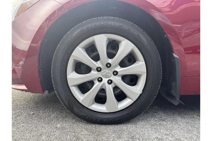 $19985 : Toyota Corolla Hybrid 2024 S image 9