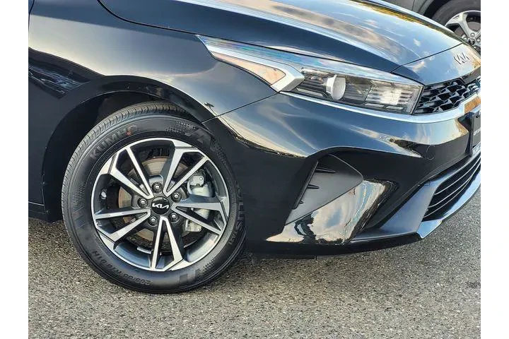 $17846 : Kia Forte 2024 LXS 4dr Sedan image 6