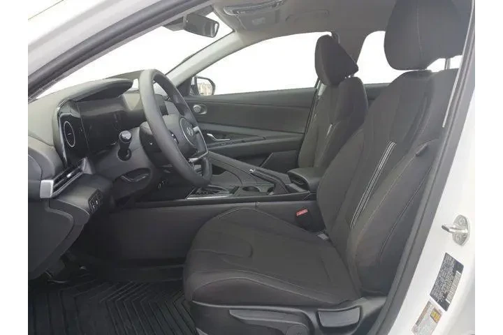 $20667 : Hyundai ELANTRA 2024 SEL 4dr image 9