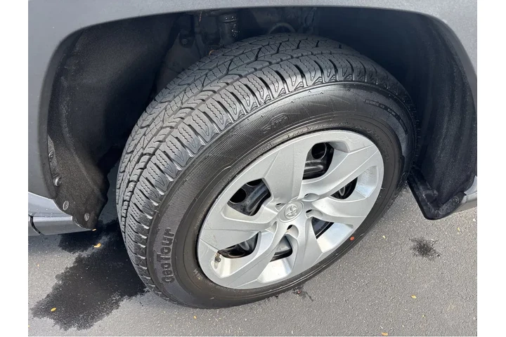 $25000 : Gold Certified2023 RAV4 LE image 10