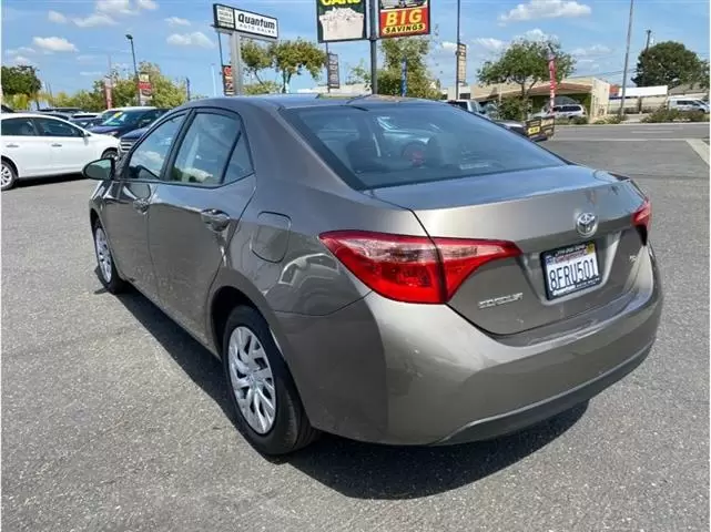 $19995 : 2019 Toyota Corolla LE Sedan 4 image 3