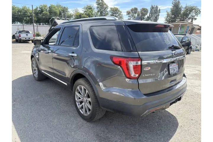 $13599 : 2016 Explorer Limited image 6