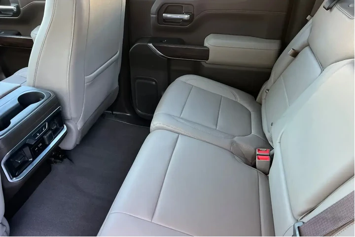 $35000 : GMC Sierra 1500 2019 4x4 SLT image 4