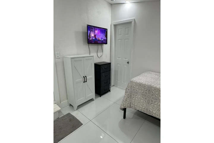 $900 : Se Renta Habitación (Miami) image 7