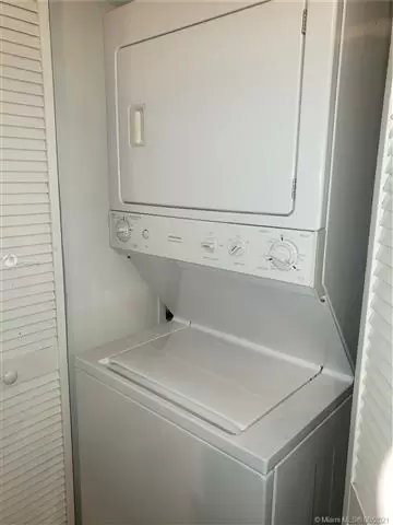 $2300 : North Miami Beach. Aventura image 4