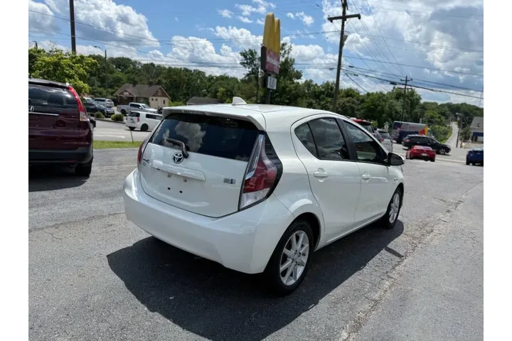 $11495 : 2015 Prius c Four image 7