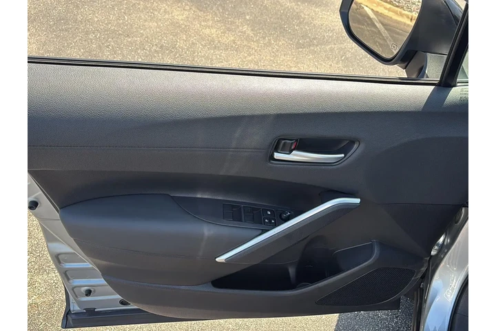 $35000 : 2024 Corolla Cross Hybrid XSE image 6