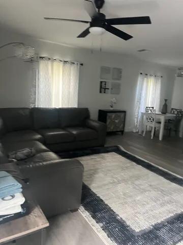 $1400 : North Miami 2 & 2🏡 image 8