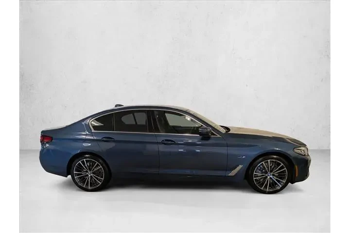 $38040 : BMW 5 Series 2023 530e 4dr S image 4